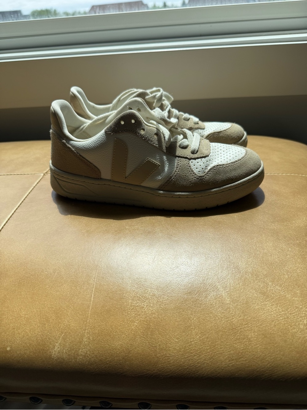 Veja V-10 Sneakers - Picture 4 of 6